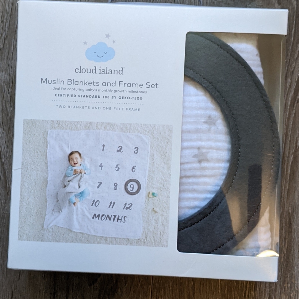 Cloud Island Muslin Blankets with Felt Frame